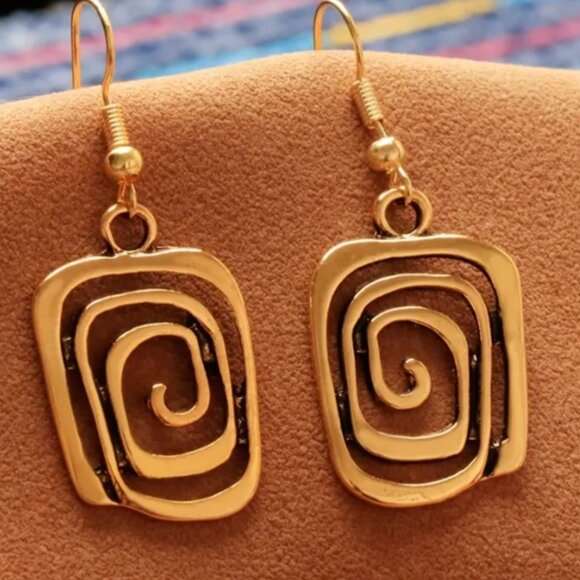 Vintage Bohemian - Antique Gold Electro-Plated Spiral Dangle Earrings - Picture 2 of 3